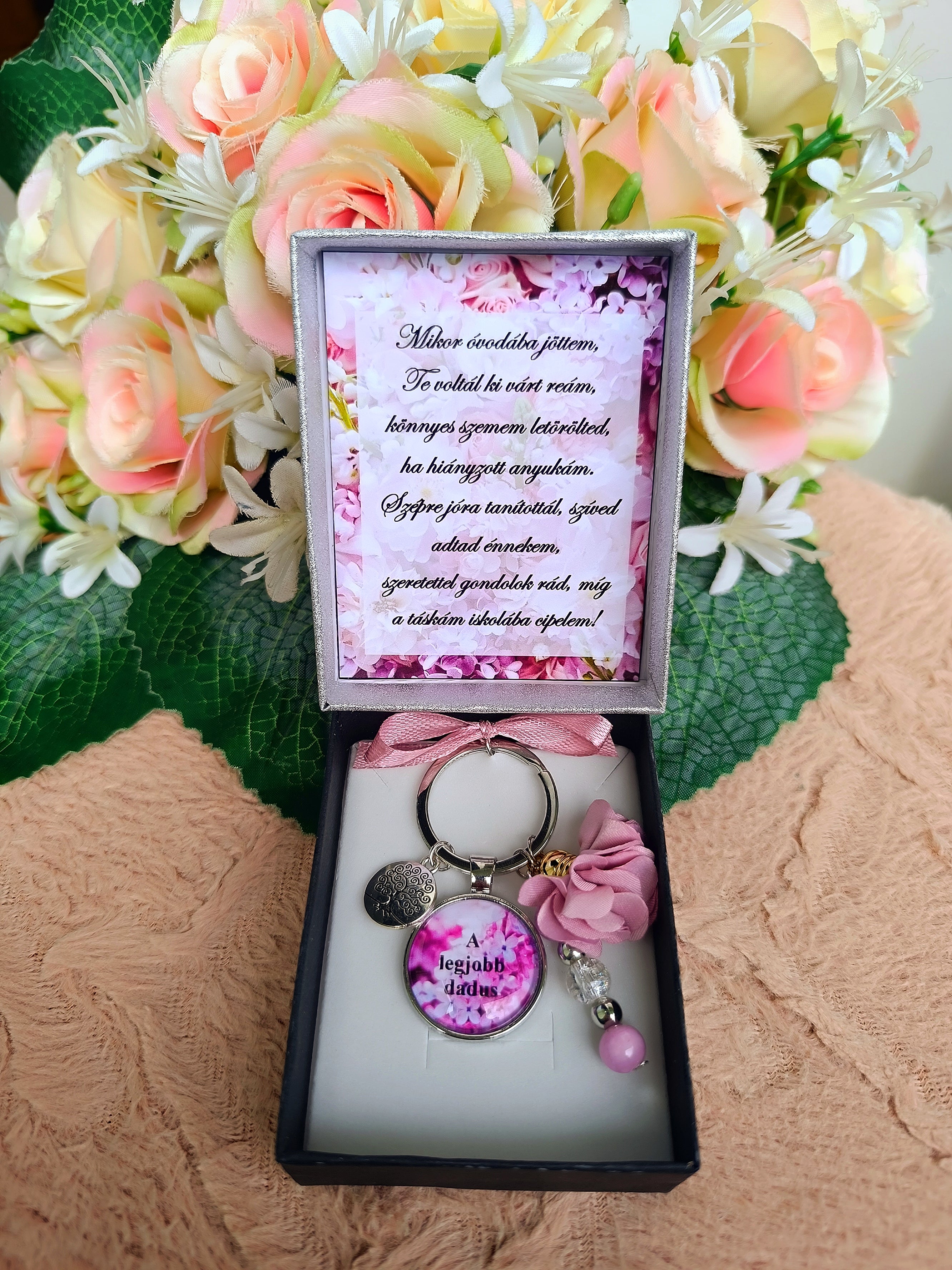 Ajándék pedagógusnak mályva életfás kulcstartó